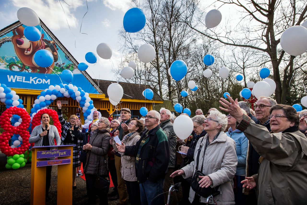 Ballonnen oplaten tijdens het tachtigjarig bestaan van avonturenpark Hellendoorn in 2016.