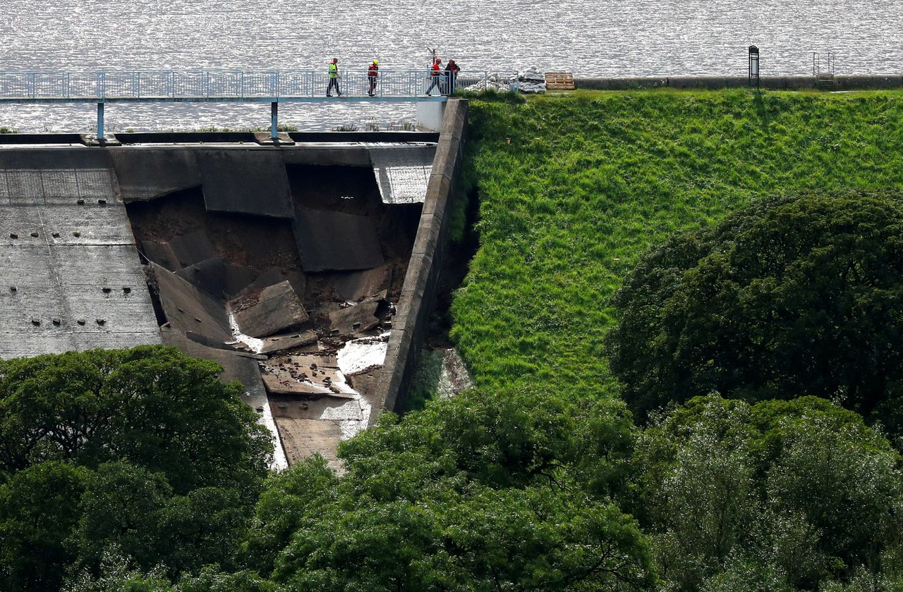 Britse plaats Whaley Bridge geëvacueerd, damdoorbaak dreigt 