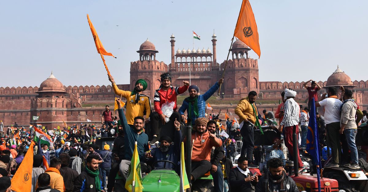 De aanhoudende boerenprotesten in de Indiase hoofdstad New Delhi zijn dinsdag uit de hand gelopen.