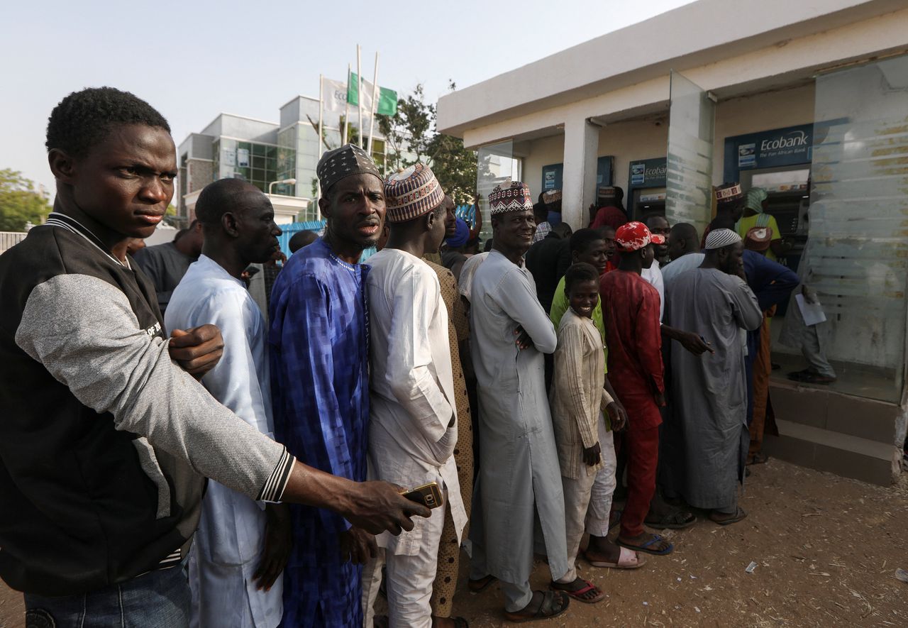 Doden in Nigeria bij protesten om cashtekorten, president verlengt geldigheidsduur oude valuta 