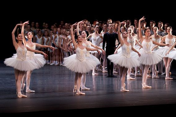Het Nationaal Ballet tijdens de opening van het seizoen vorige maandin het Muziektheater.