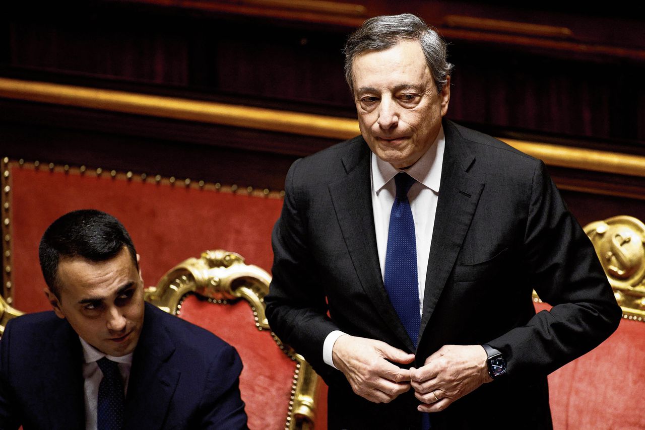 Premier Mario Draghi spreekt woensdag de senaat toe in Rome. Die sprak daarna zijn vertrouwen in zijn regering uit, maar zonder dat drie regeringsfracties meestemden. Donderdag bood Draghi zijn ontslag aan.
