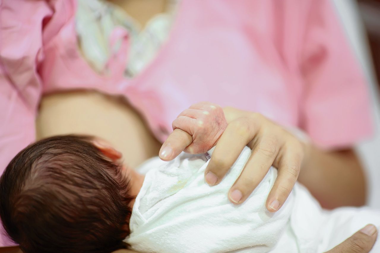 Amerikaanse transvrouw gaf  kind borstvoeding 