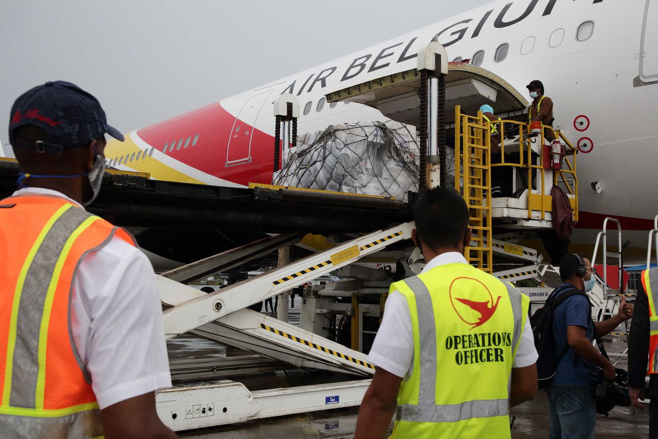 Begin juni stuurde Nederland een vliegtuig met 90.000 vaccins naar Suriname.