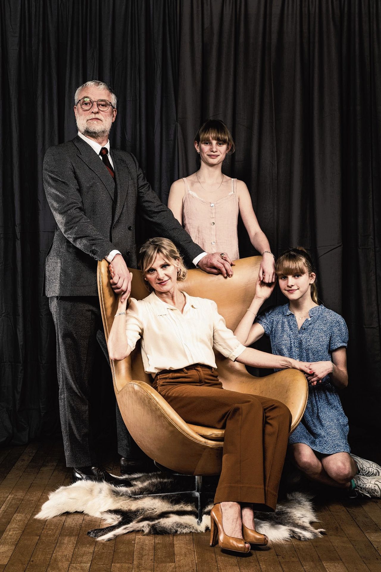 Acteurskoppel An Miller en Filip Peeters met hun twee tienerdochters Louisa en Leonce in Familie.