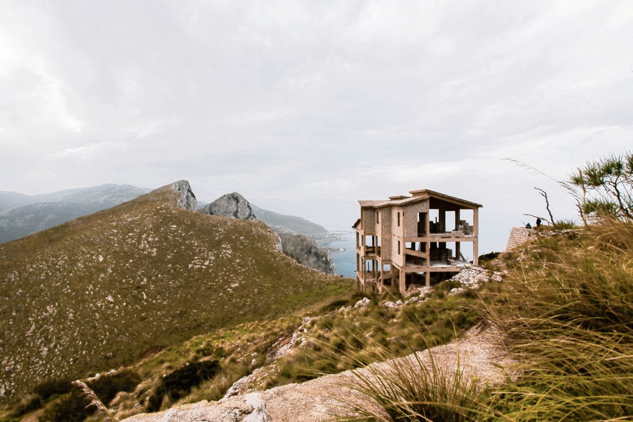Pizzo Sella op Sicilië, waar architectenbureau Rotor een uitzichtpunt heeft gebouwd.