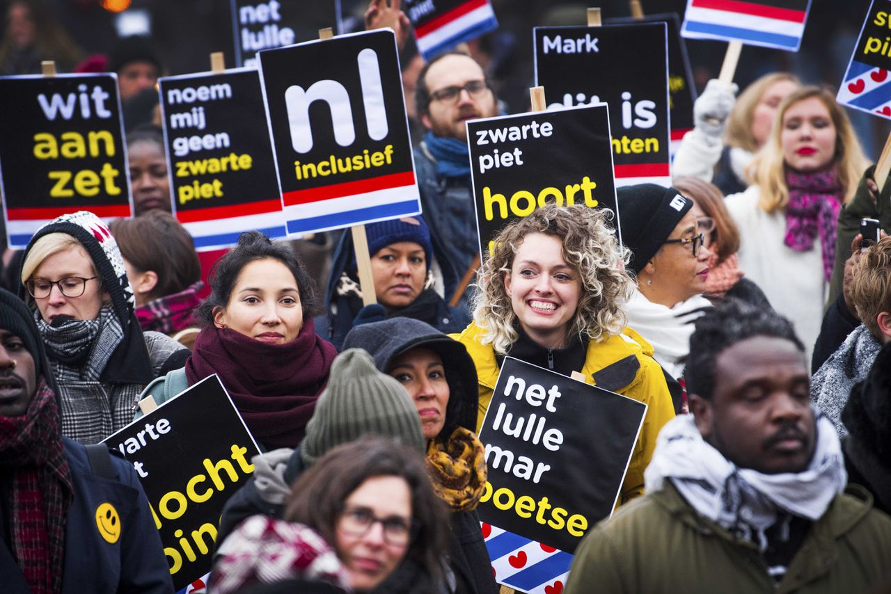Twee weken nadat hun actie tijdens de intocht was verboden, kwamen tegenstanders van Zwarte Piet alsnog naar Dokkum. Zij demonstreerden voor vrijheid van meningsuiting en demonstratierecht.