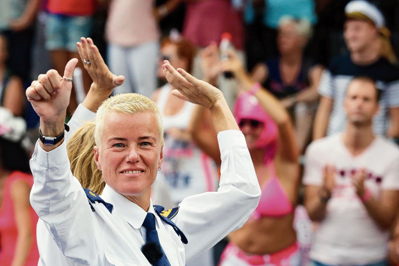 Ellie Lust tijdens de Gay Pride in 2014, toen nog als politiewoordvoerder en voorzitter van Roze in Blauw.