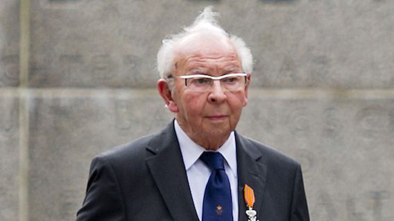 Oud-marinier Albert Hoeben is in het Limburgse Stramproy overleden (foto uit 2010).