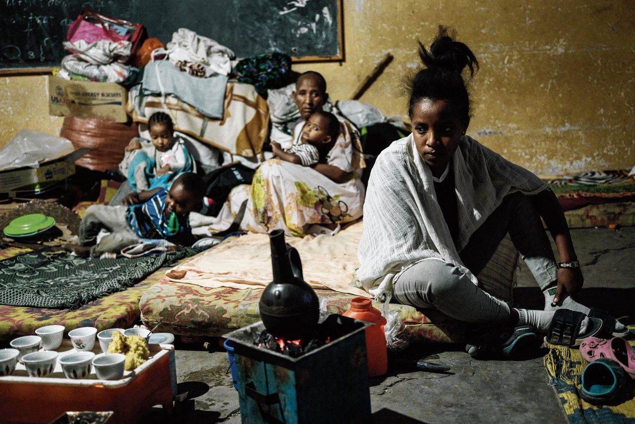 Provisorisch opvangkamp voor gevluchte moeders met kinderen in Tigray.