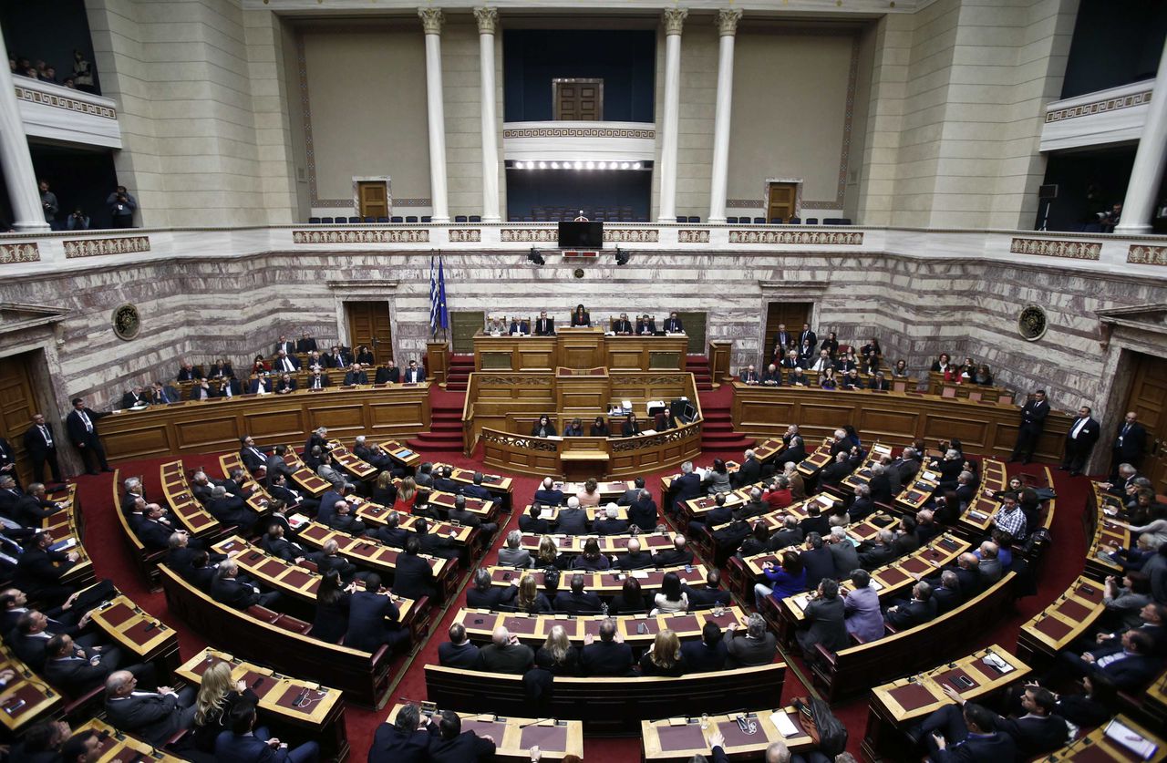 Het Griekse parlement tijdens de stemming.