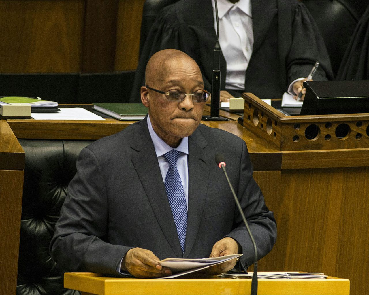 Zuma hoopt met excuses zijn aftreden te voorkomen 