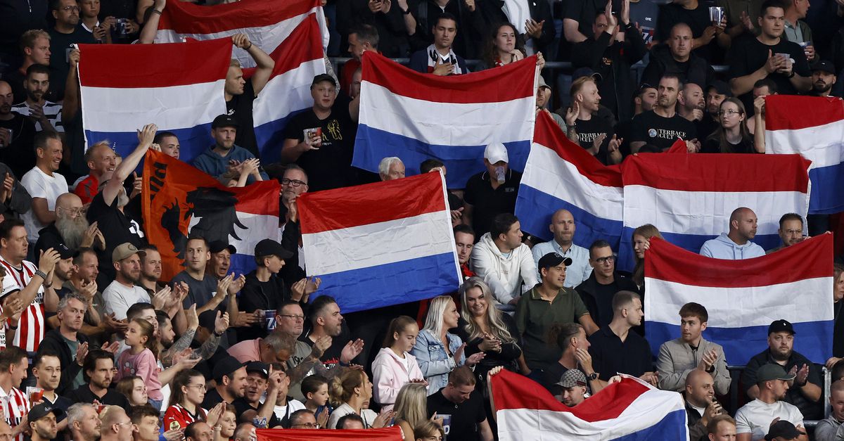 Het rood-wit-blauw in stadions: troost, verbondenheid of protest tegen immigratie?