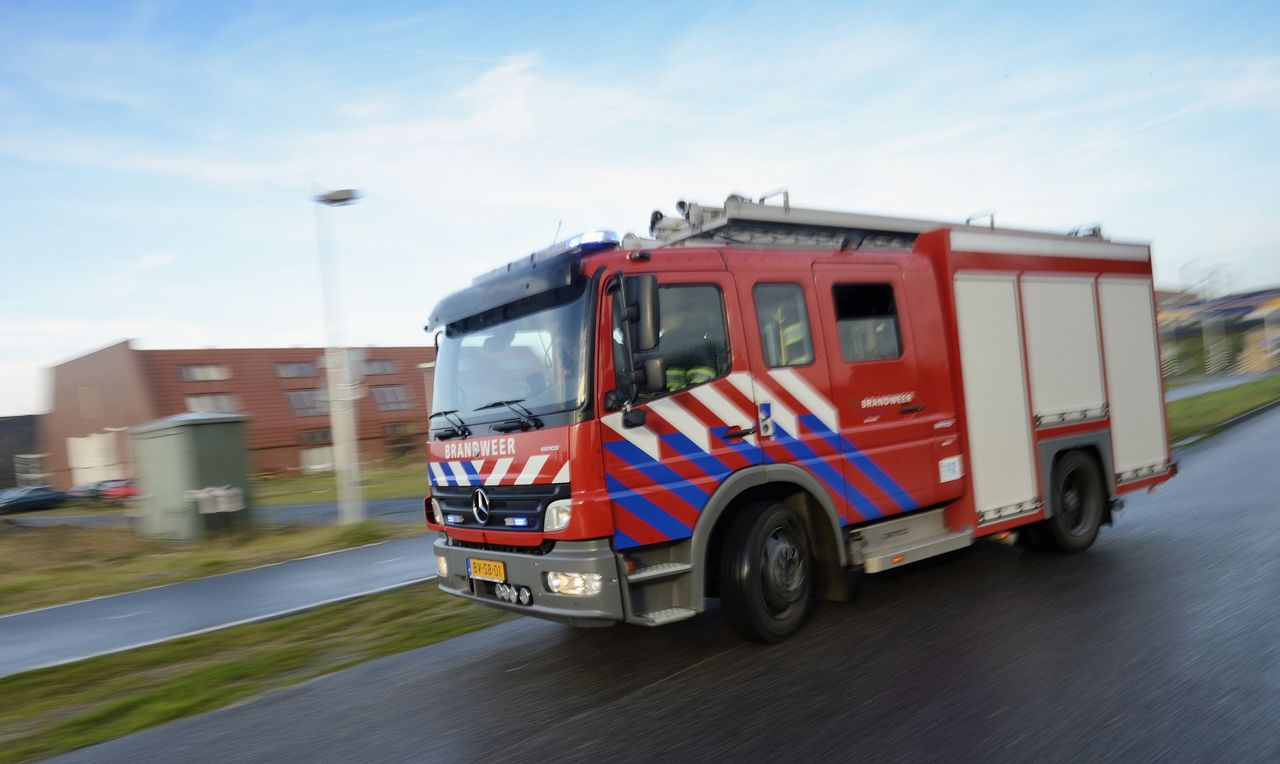 Beeld van uitrukkende brandweerwagen ter illustratie