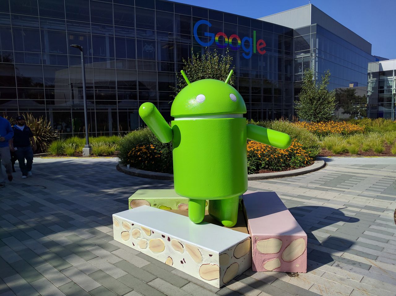 Het symbool van Android, een besturingssysteem van Google, voor de Google campus in Californië.