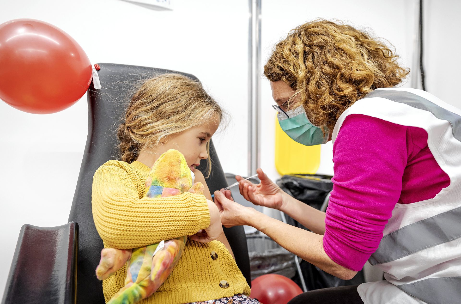 Gezondheidsraad: vaccineer kinderen van zes maanden met medische
