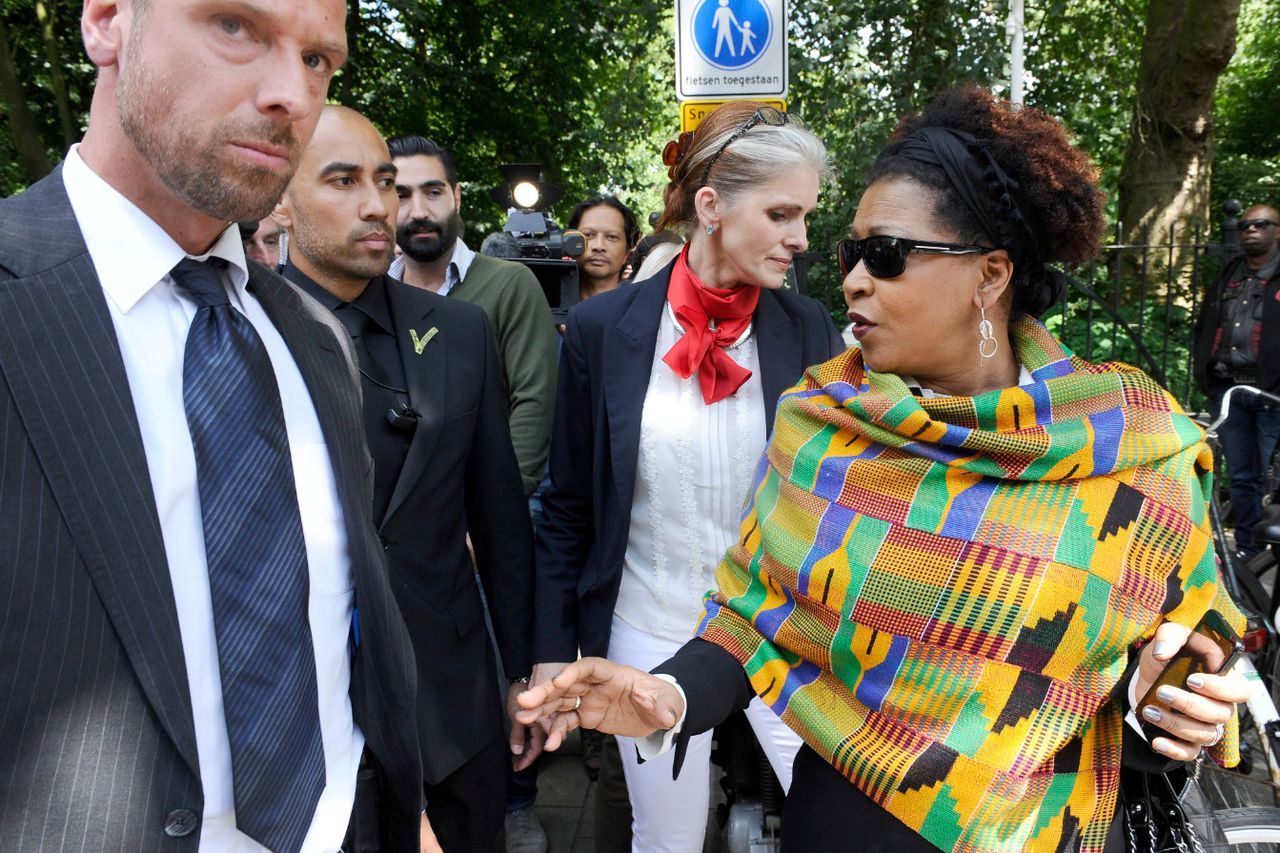 AMSTERDAM - VN-functionaris Verene Shepherd, die zich kritisch uitliet over Zwarte Piet, arriveert bij de nationale slavernijherdenking in het Oosterpark.