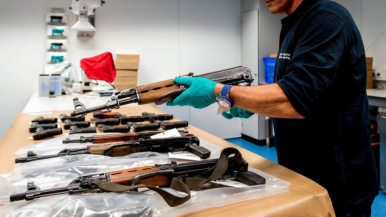 De politie vond in 2015 een grote hoeveelheid vuurwapens en munitie in een opslagruimte in Nieuwegein.