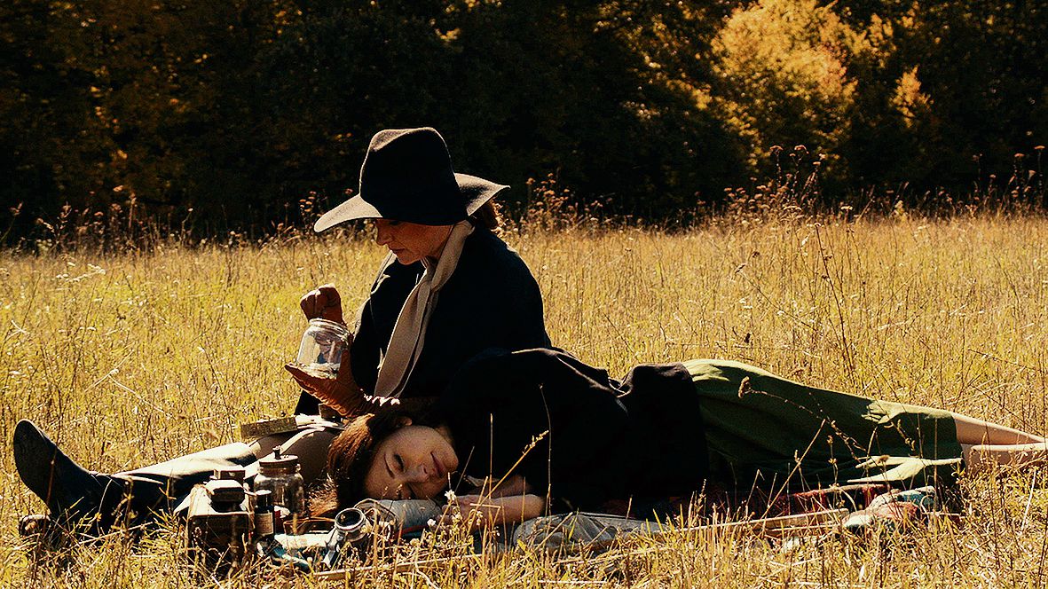 Evelyn en Cynthia beleven eenteder moment in The Duke of Burgundy
