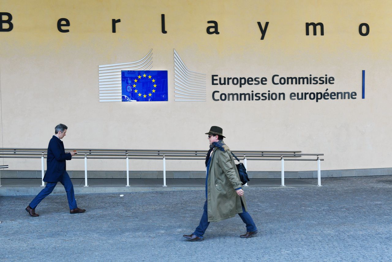 Het exterieur van het Europese Commissie-gebouw in Brussel, aan de Wetstraat.