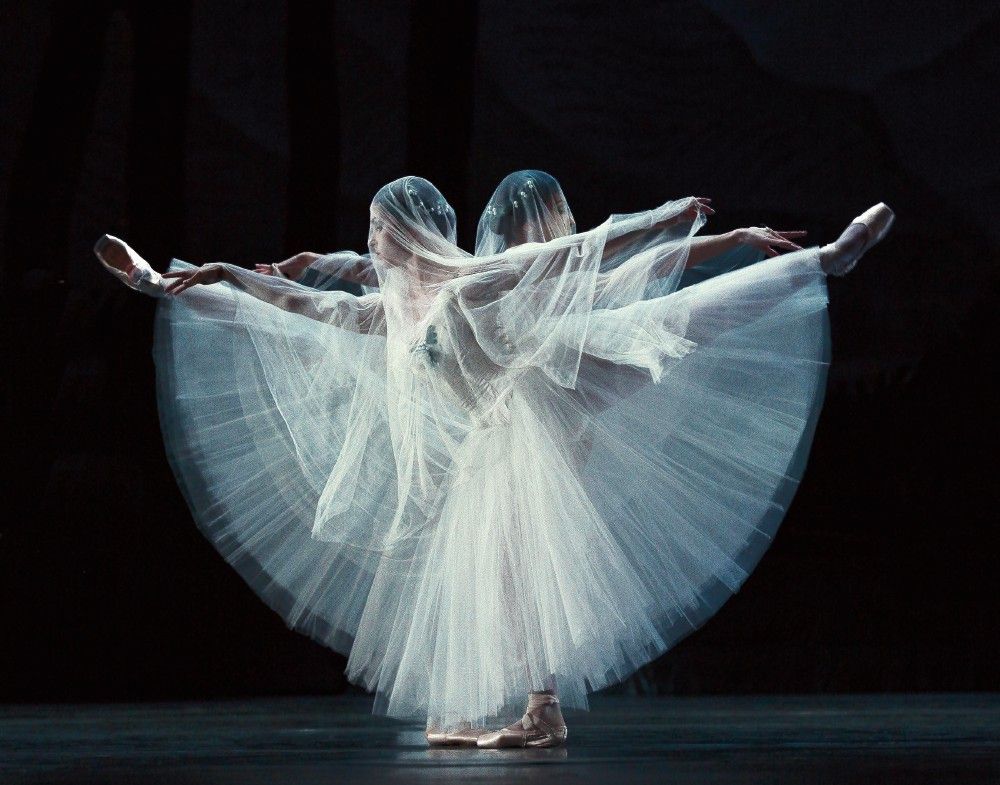 Het Nationale Ballet dabst Giselle.
