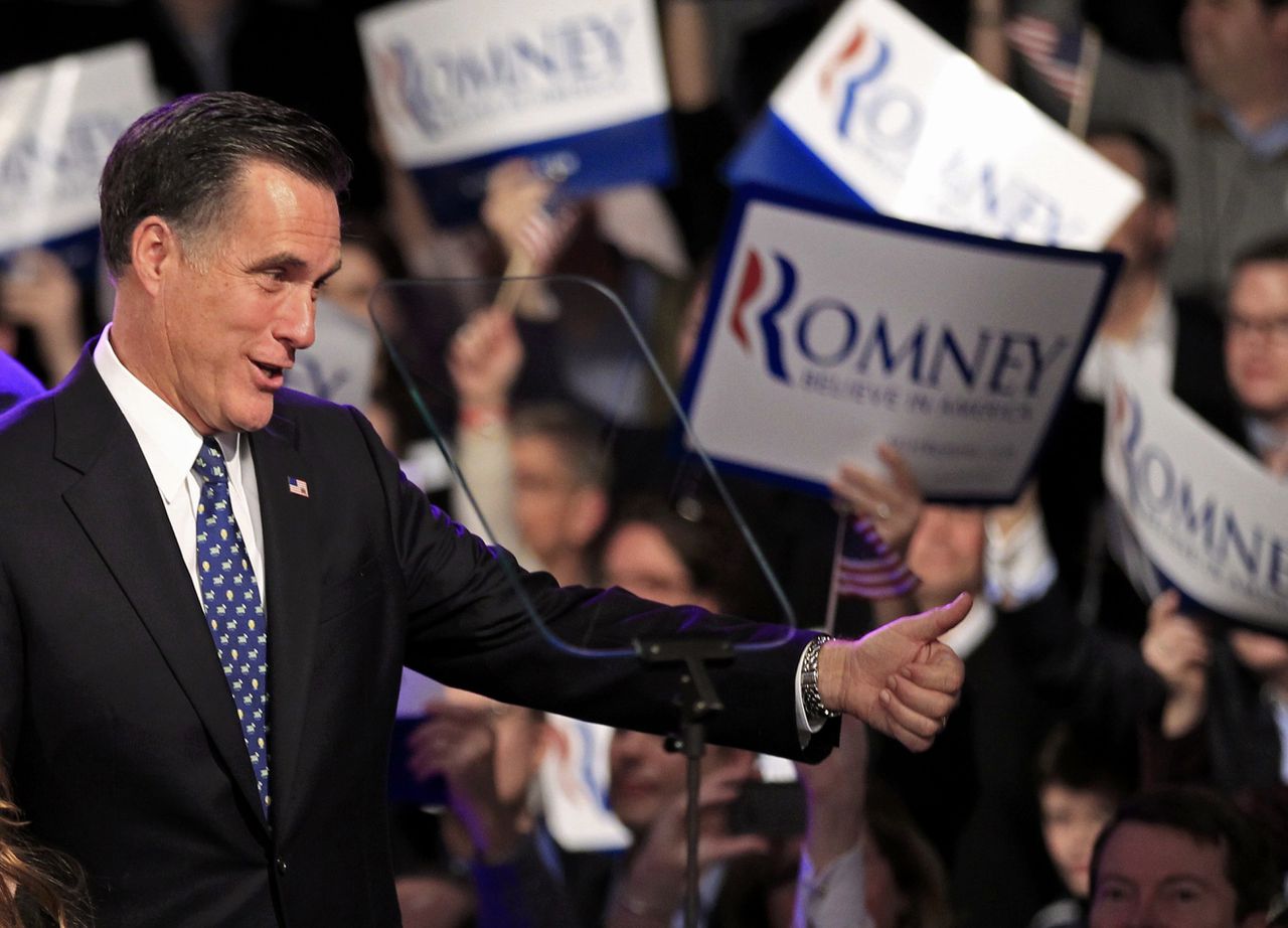 Romney begroet aanhangers in Manchester, New Hampshire.