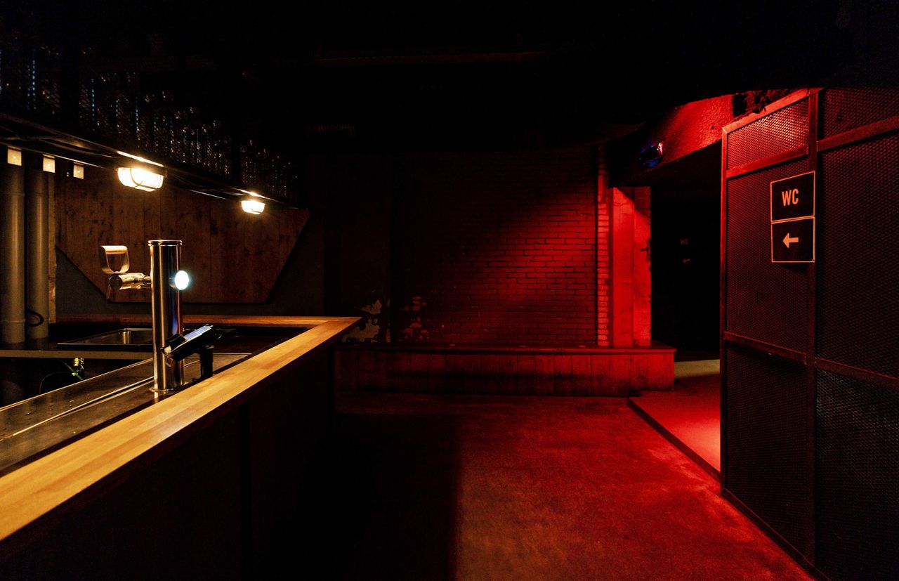 Nachtclubs, zoals Basis in Utrecht, zijn al maanden gesloten in verband met de coronapandemie e zorgen over besmettingsgevaar.