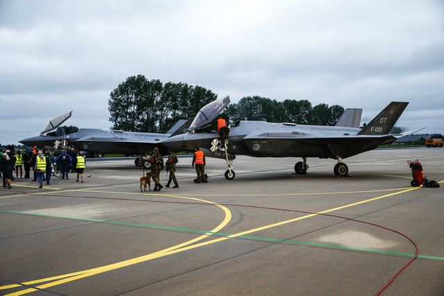 JSF spotten op de Spottersbult in Marsum - NRC