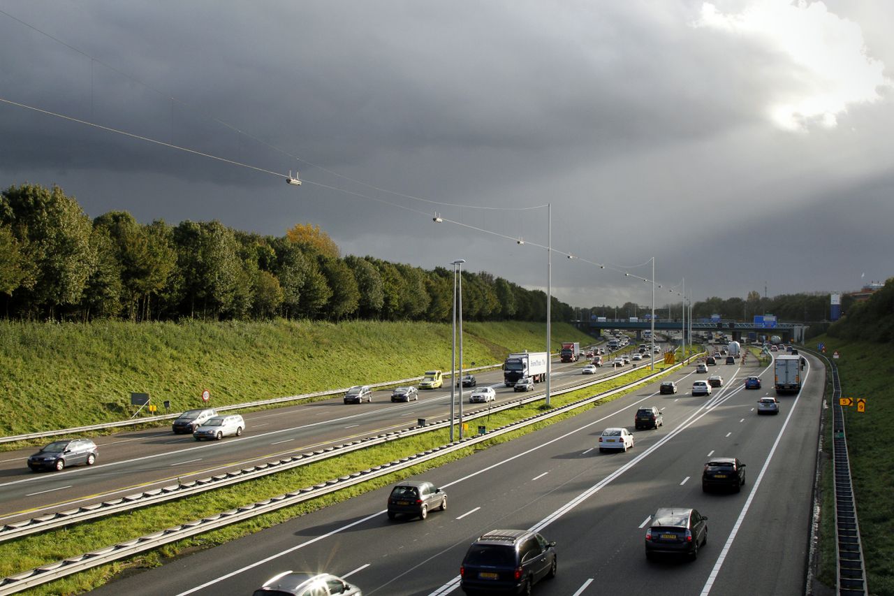De A27 ter hoogte van Lunetten, een van de snelwegen die verbreed wordt om de filedruk te verminderen.