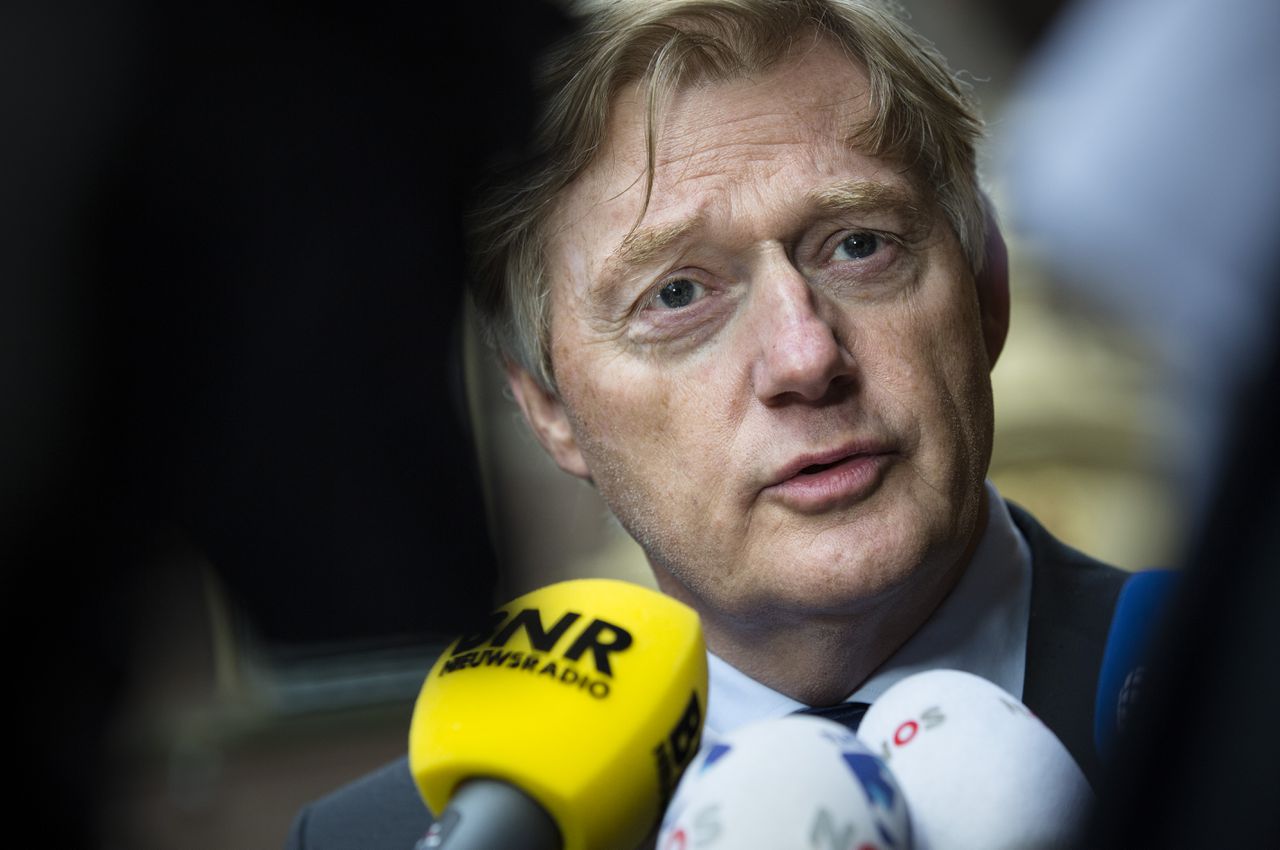 Staatssecretaris Van Rijn (Volksgezondheid, PvdA) is door de problemen met het pgb de laatste maanden veelvuldig in politieke problemen gekomen, maar denkt niet aan aftreden.