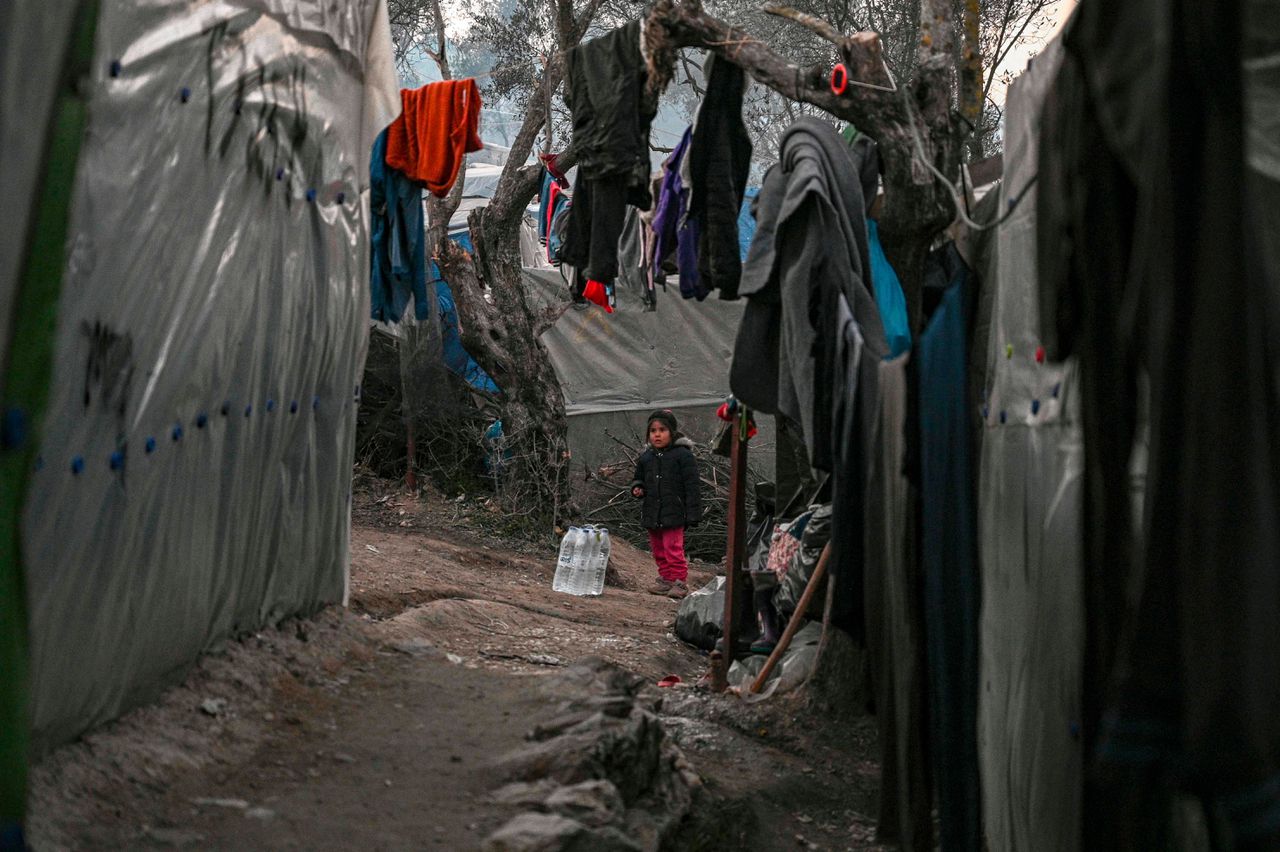 EU verdubbelt aantal asielmedewerkers in Griekenland 