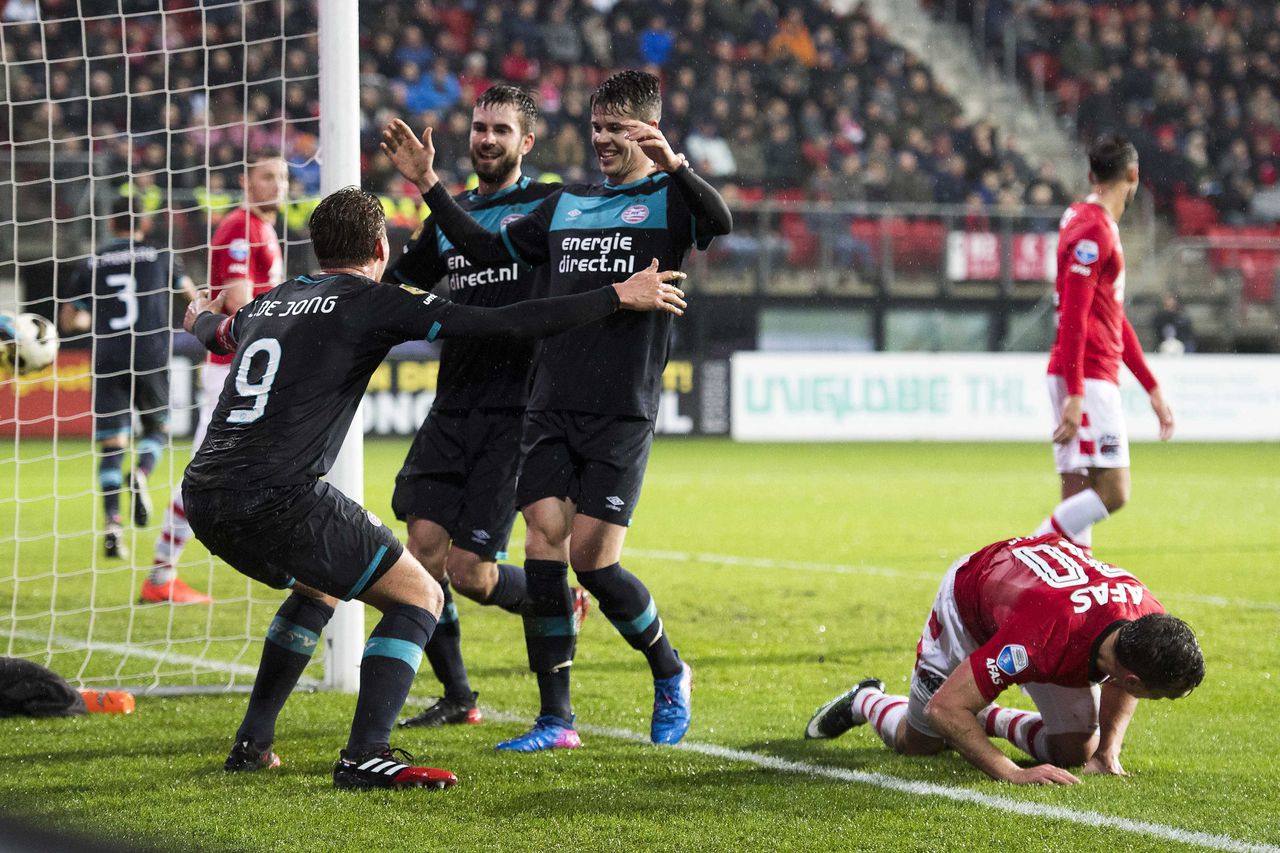 PSV boekt eenvoudige overwinning op AZ 