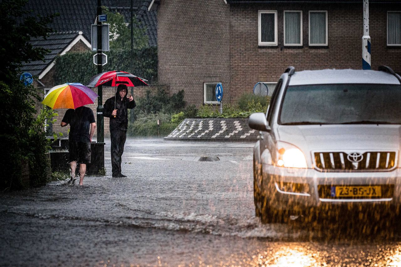 De hevige regenval zorgde vorige maand in het Brabantse Mierlo voor ondergelopen straten, vastgereden auto’s en overgelopen riolen.