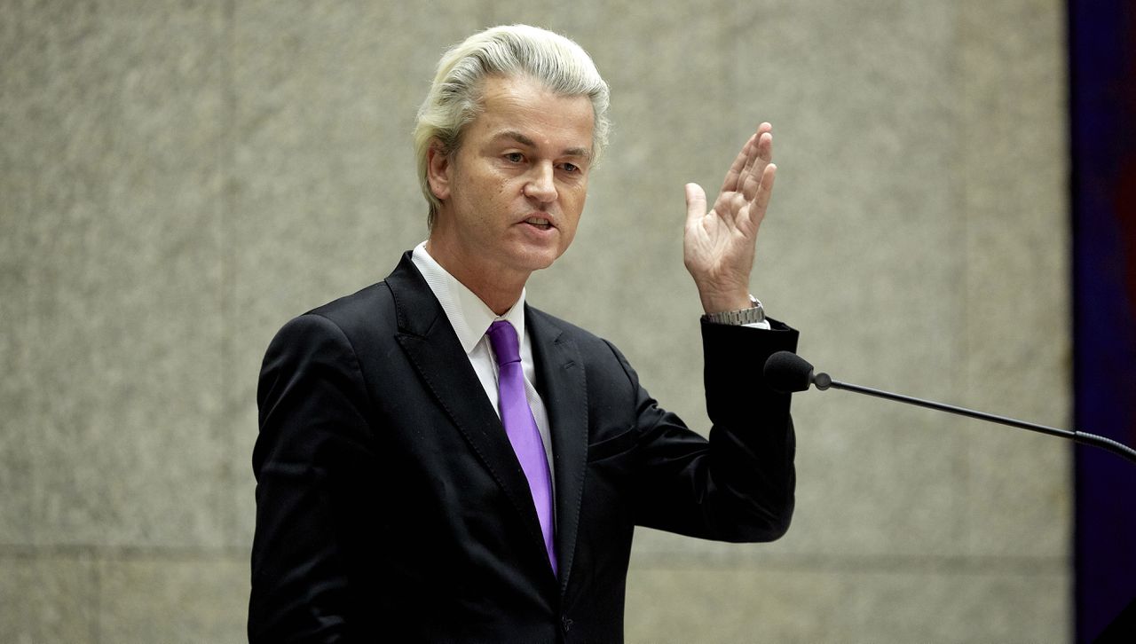 PVV-leider Geert Wilders aan het woord tijdens het debat in de Tweede Kamer over de aanslagen in Parijs.