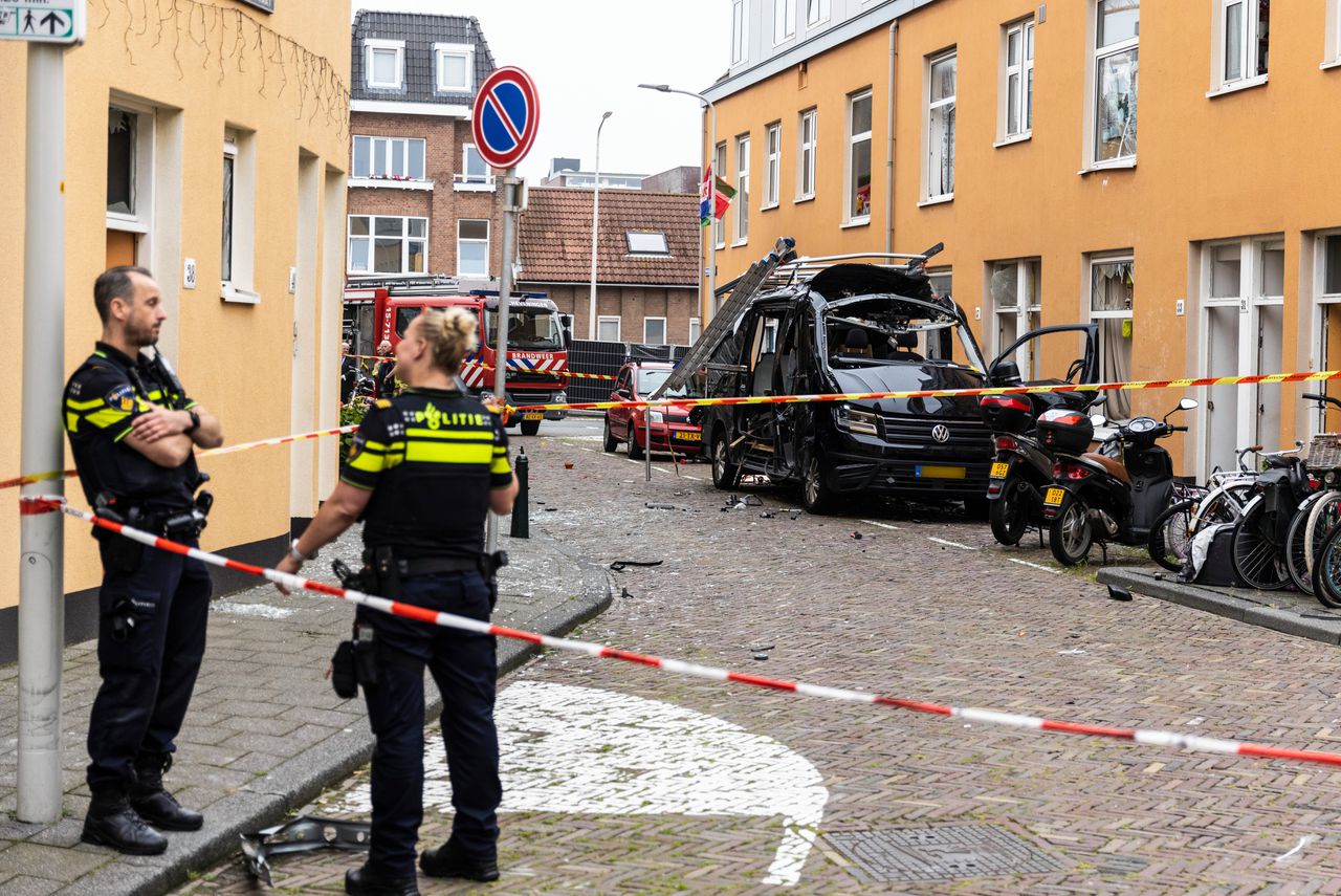 In de Hoogaarsstraat in Den Haag (stadsdeel Scheveningen) is dinsdag aan het einde van de ochtend een bedrijfsbusje ontploft.