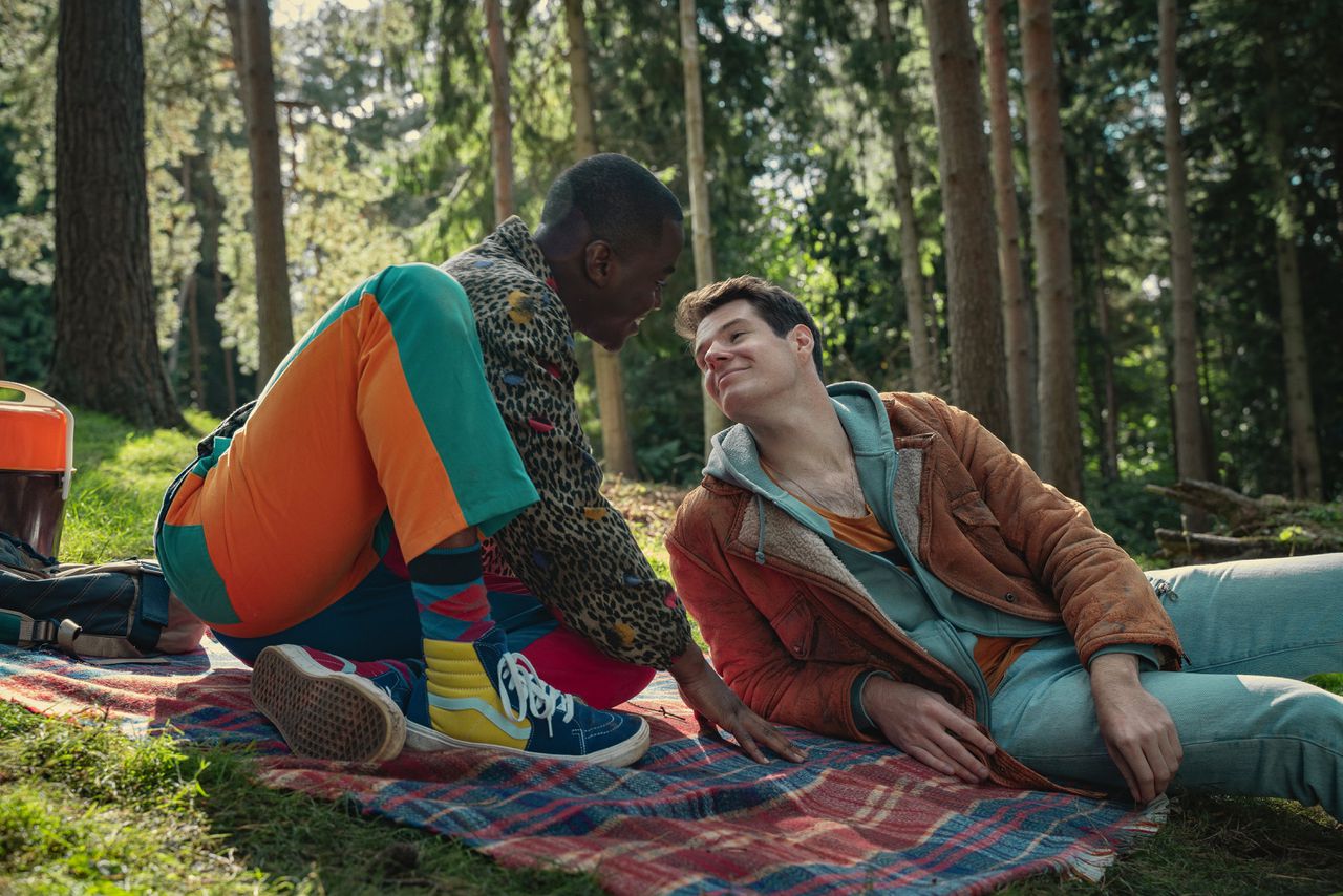 Ncuti Gatwa als Eric Effiong en Connor Swindells als Adam Groff in het derde seizoen van Sex Education.