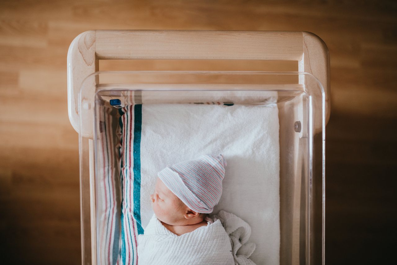 Ouders mogen vanaf volgend jaar hun baby een dubbele achternaam geven 