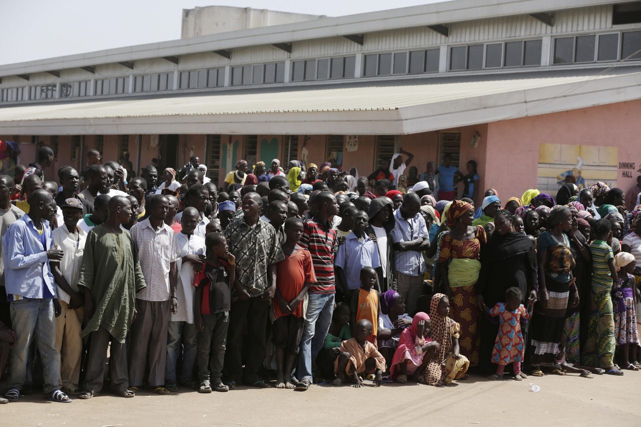 Vluchtingen in het noorden van Nigeria. Uit angst voor aanvallen van Boko Haram zijn ze uit hun woonplaats vertrokken.