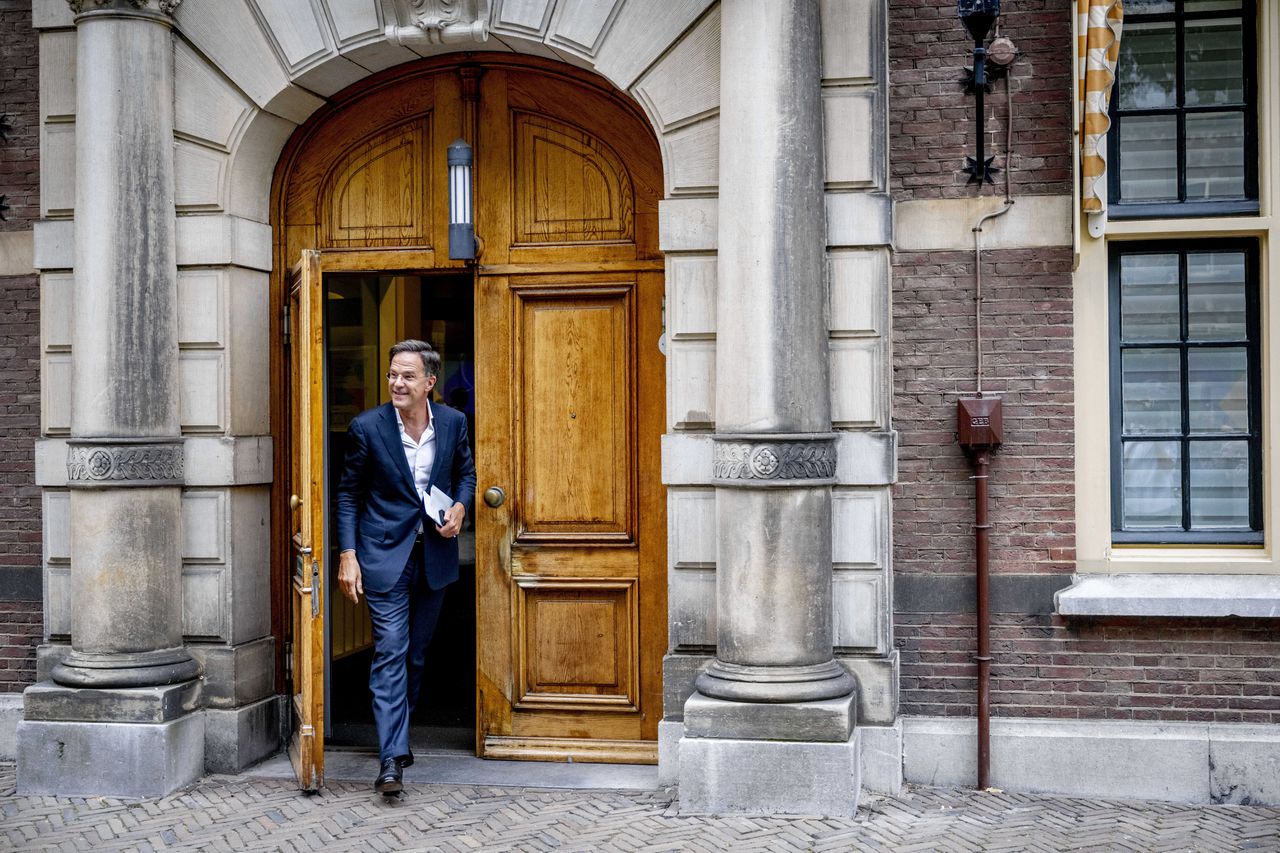 Koning geeft oud-premier Rutte zeldzaam hoge onderscheiding - NRC