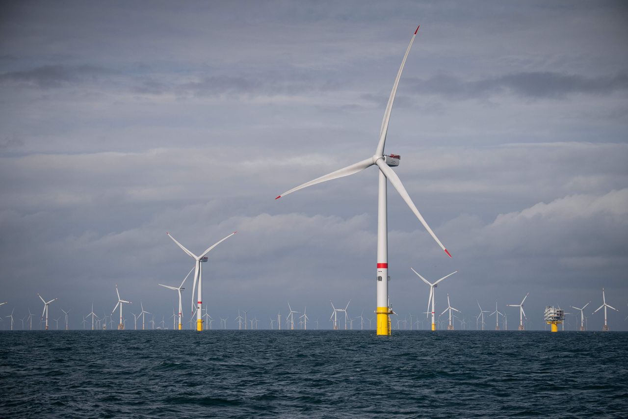 Windturbines van Eneco voor de Belgische kust bij Oostende.