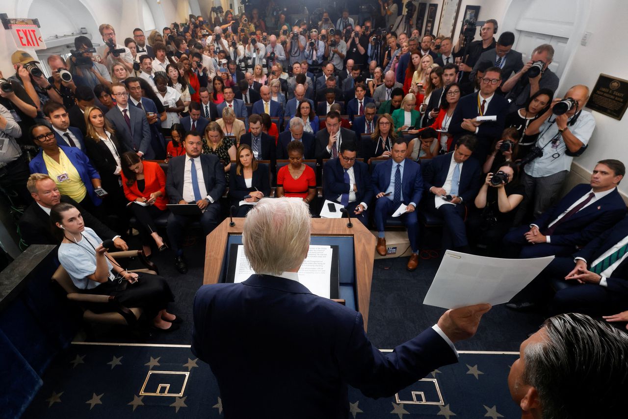 Trump zet z’n dreigement door en stuurt militairen naar Washington, waarvan hij een dystopisch beeld schetst