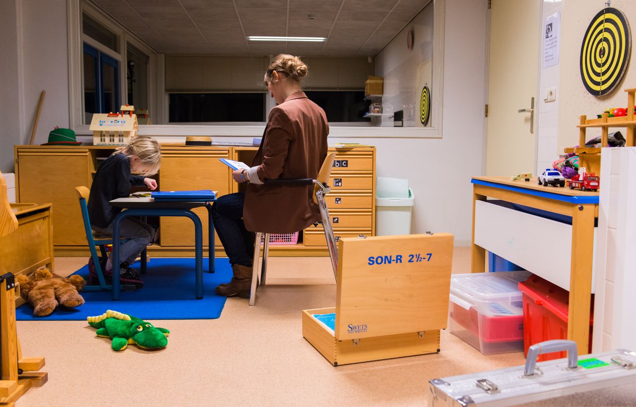 ‘Kinderen in de knel door geldgebrek’ - NRC