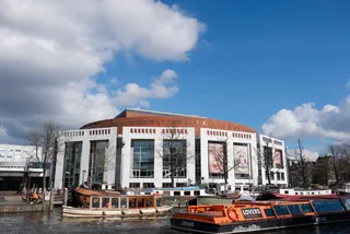 Architect Cees Dam overleden, ontwierp onder meer de Stopera in ...