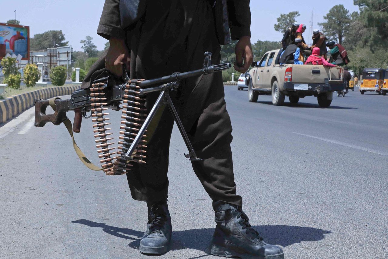 Een Talibanstrijder in Herat, een andere grote Afghaanse stad die deze week in handen van de jihadistische strijdgroep viel.