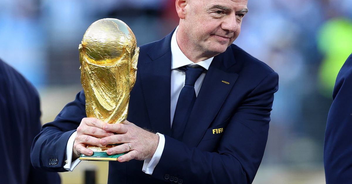 Het nieuwste Infantino-plan: het nóg verder commercieel uitbuiten van WK’s