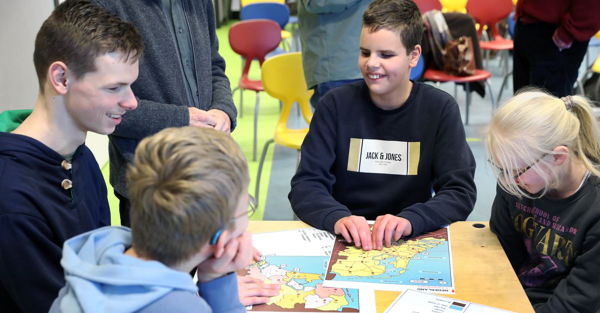Mensen met een beperking kunnen niet goed meedraaien in de samenleving omdat van alles vóór ze wordt bepaald, niet mét hen. ‘Meedoen is een recht, geen gunst’