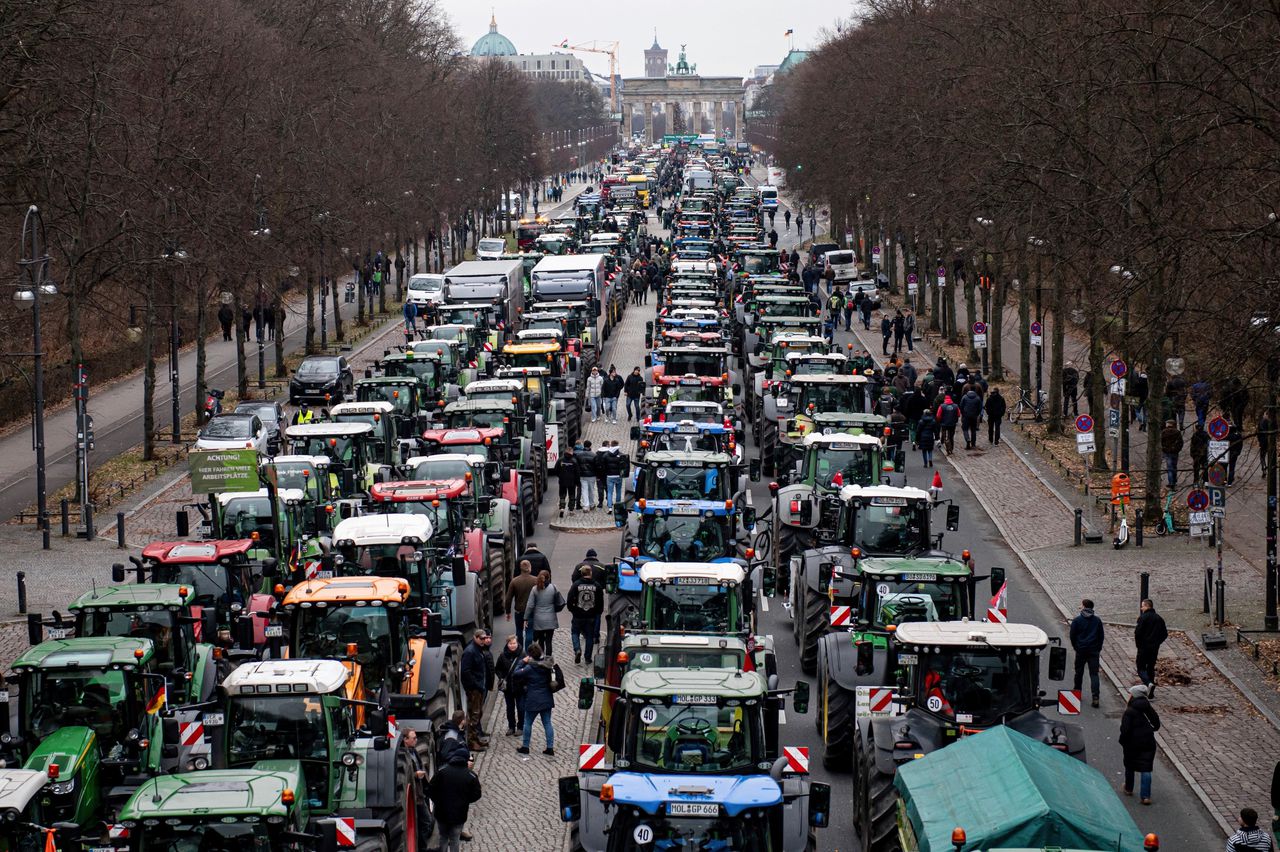 Met een tractorprotest in Berlijn leggen de Duitse boeren het verkeer lam. ‘Het gaat om alles wat van ons is afgepakt’ 