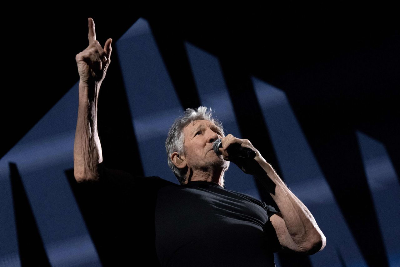 Politieonderzoek naar oud-Pink Floyd-bassist Roger Water voor dragen SS-uniform tijdens optreden Berlijn 