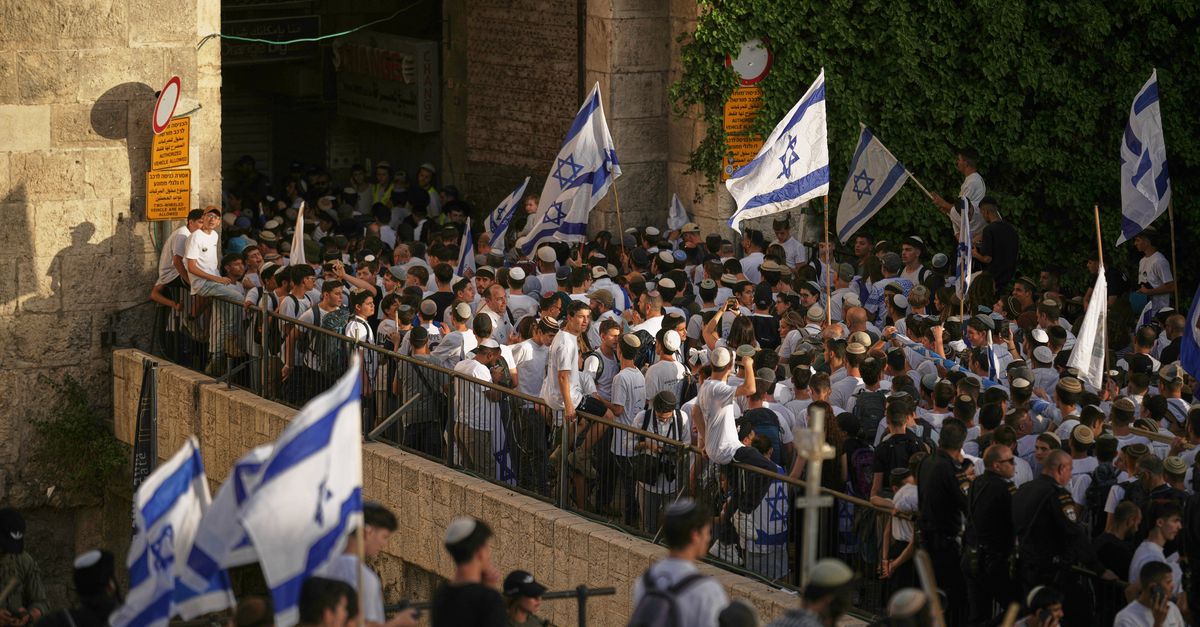 Netanyahu bekent op Jeruzalemdag schending staakt-het-vuren in Gaza, Smotrich pleit voor annexatie W