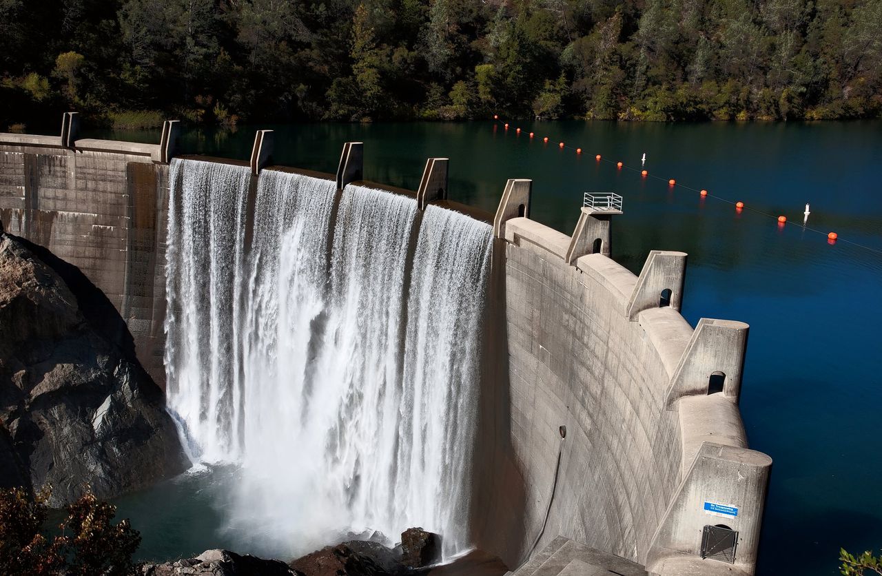 Stuwdam in Californië. Waterkracht zou nog anderhalf keer zoveel elektriciteit kunnen leveren als nu het geval is.